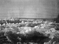 La Seine et le barrage pris dans la glace en hiver 1939